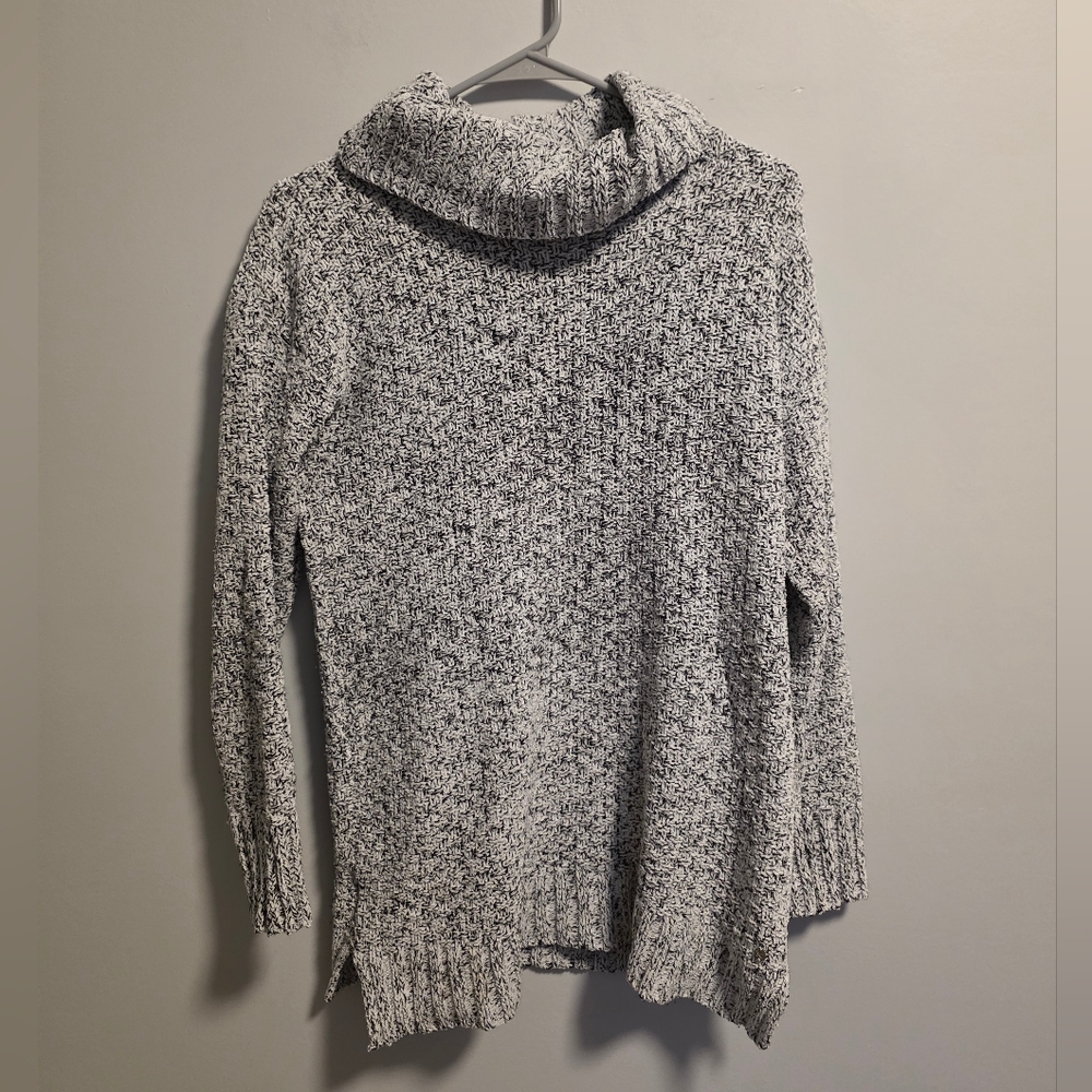 Eddie Bauer Black and White Women's Sweater